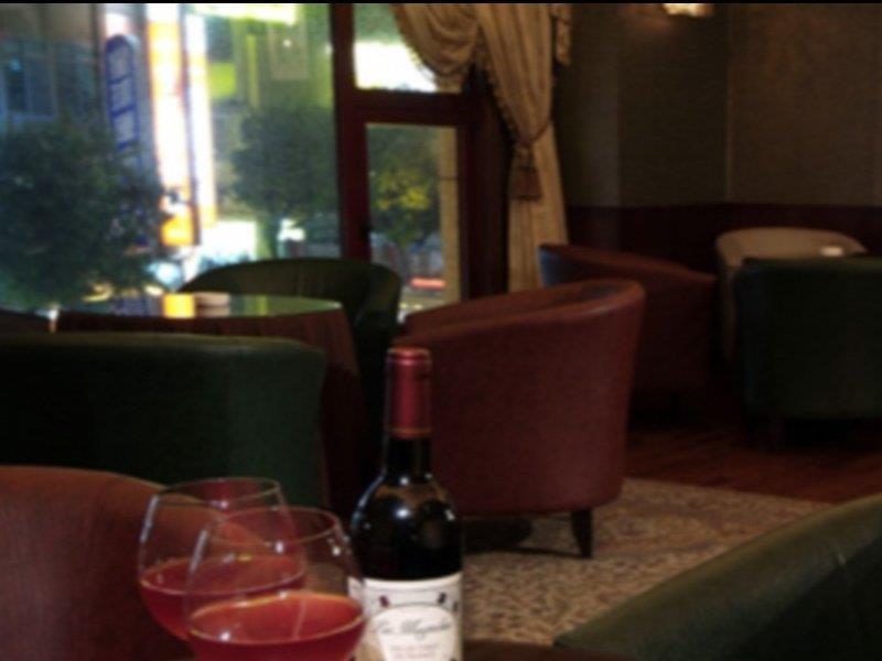 The Lees Hotel Kaohsiung Exterior foto A wine bar in Bucharest, Romania