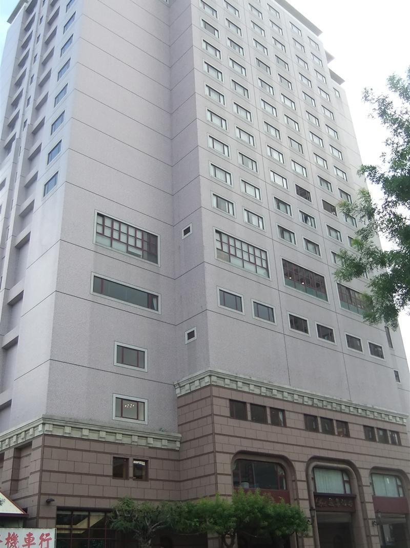 The Lees Hotel Kaohsiung Exterior foto The 10-storey building of the National Museum of Natural History